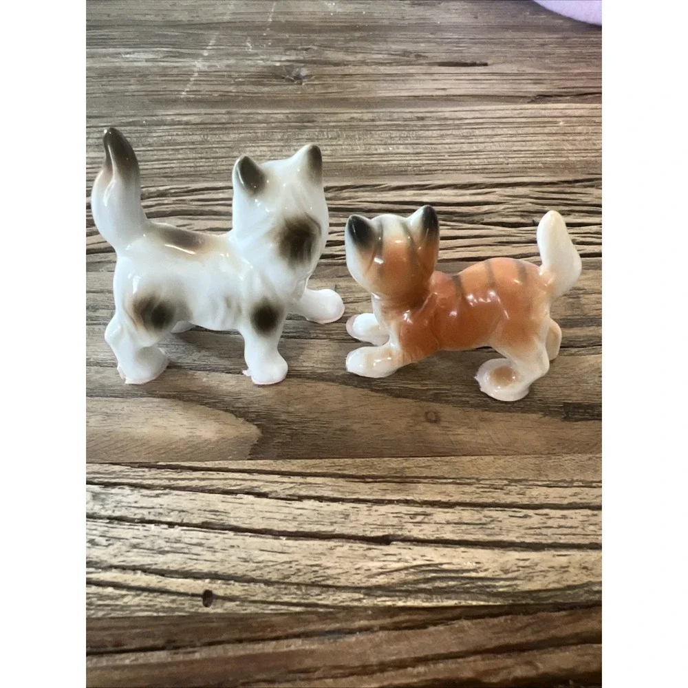 Vtg Miniature Hand‎ Painted Cat Kitten Figurines Trinket Lot Of 2